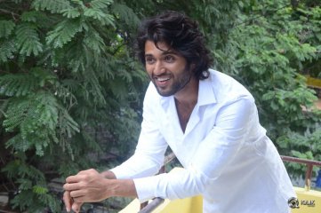 Vijay Deverakonda Interview About Pelli Choopulu Movie